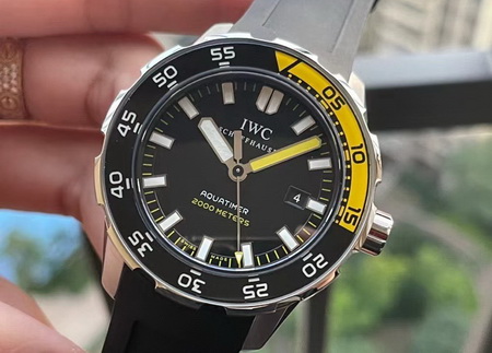 IWC アクアタイマー 1:1 レプリカ時計 正規品比較
