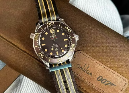 VS 工場製 オメガ 007 エディション シーマスターダイバー 300M 42mm チタンモデル 新版解説